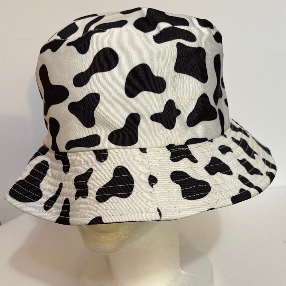 Black and White cow Patterned Bucket Hat EUC